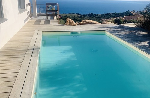Solenzara Apartment | Appartement Spacieux, vue Splendide sur la mer Avec Piscine Privée