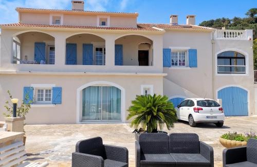 Bastia Apartment | Appartement spacieux à Bastia avec vue mer et montagne.
