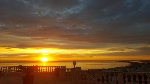 Bastia Apartment | Appartement Vue Mer à Bastia, terrasse et piscine privée.
