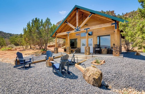 Apple Valley Cabin | Apple Valley Cabin w/Views, Dogs Welcome