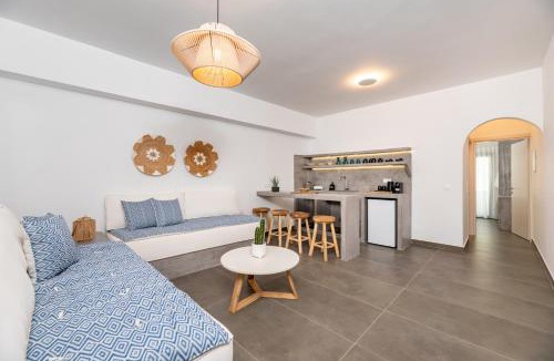 Kamari Hotel | AquaLung Suites