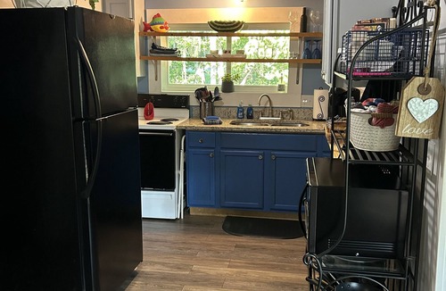 Manning House | Archie's Lake Daze Cottage - No Pets