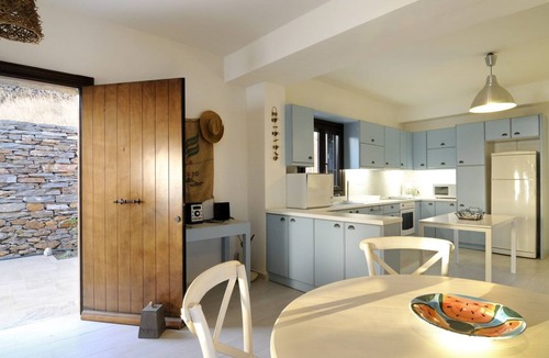 Pisses Villa | Are you in too much? Idealle sea solution for 18-24 people. KeaVillaRent