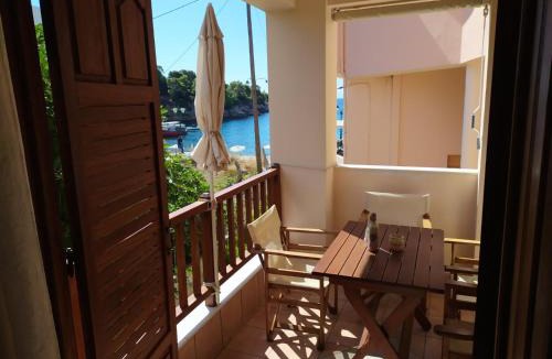 Patitiri Apartment | Aristotelis Studios