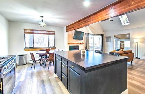 Pinetop-Lakeside Cottage | Arizona Getaway w/Fire Pit, BBQ & On-site Lake!