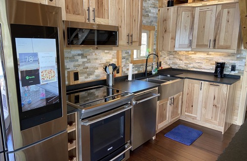Williamstown Cabin | Ark Encounter★ Lakefront Front Cabin, Dock Water Slides, Screened Porch Hot Tub★