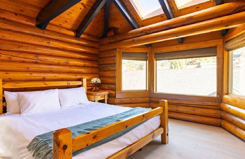 Big Bear Lake Hotel | Arkouda Cabins: Northern Flicker