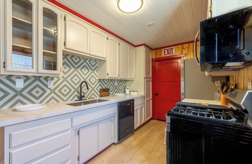 Big Bear Lake Hotel | Arkouda Cabins: Northern Flicker