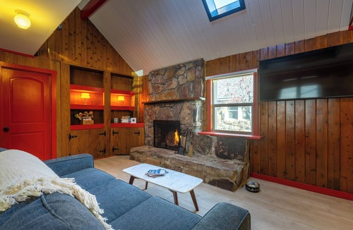 Big Bear Lake Hotel | Arkouda Cabins: Northern Flicker