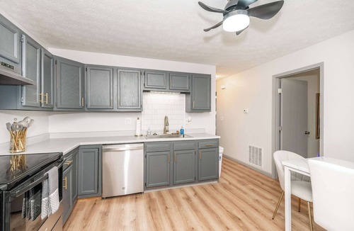 Williamstown House | Arkstone Retreat - 3 in 1! Only 4 min to the Ark!