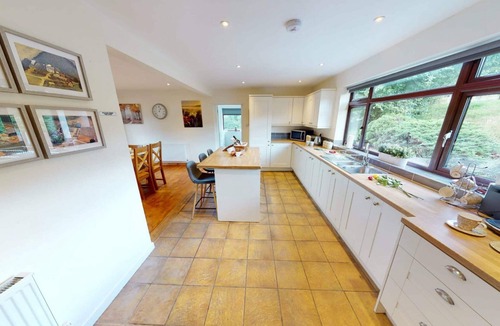Godshill House | Arniss - sleeps 20 guests in 9 bedrooms