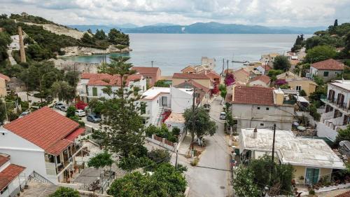 Longos Villa | Arthur House