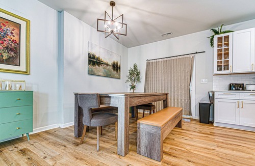 Durham House | Artist’s Retreat w/Deck! 5 Mi to Dtwn Durham