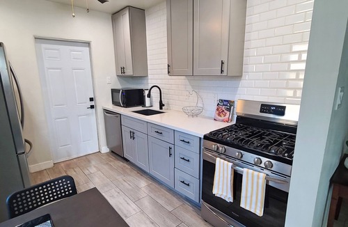 South Country Club Manor House | Artsy Modern Downtown 2 Bed Home with Garage & Backyard. Pet friendly!