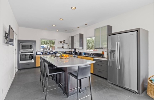 Glen Ellen House | As featured on CBS's Staycation! Luxury Retreat Overlooking Sonoma Valley