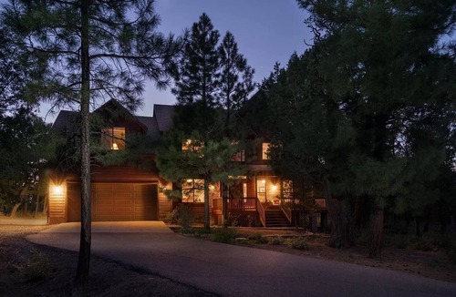 Sierra Pines Cabin | As featured on HGTV's Log Cabin Living!