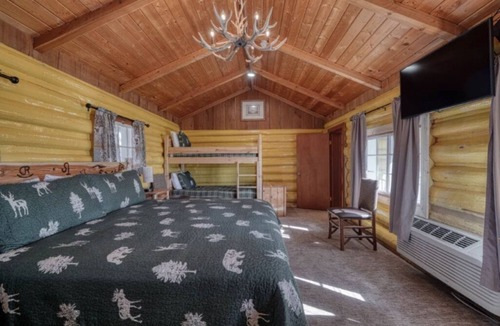 Ashton House | Ashton Historic Log Cabins 7