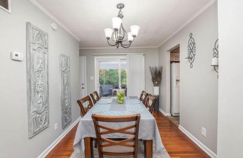 West Chester House | Ashwood Arbor 6 bed 3 bath sleeps 13