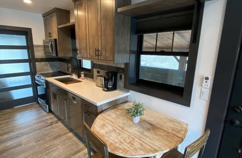 Alpine House | Aspen Bear Paws | Charming Retreat with Hot Tub & Loft