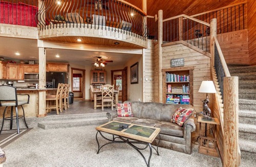 Last Chance Cabin | Aspen Inn just 15 minutes from Yellowstone National Park