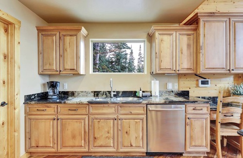 Steam Engine Meadows Cabin | Aspen Lodge in Brian Head - Sleeps up to 25!