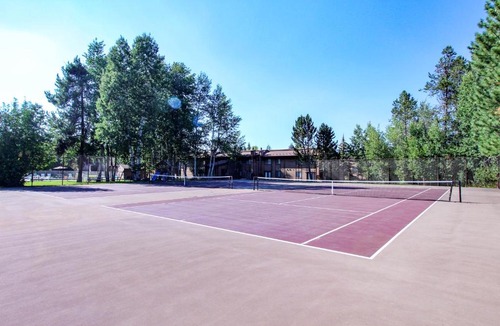McCall Apartment | Aspen Village 84