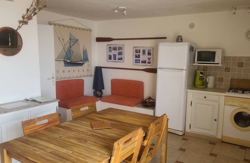 Chine House | At 20 meters from the sea, traditional fisherman's cabanon,