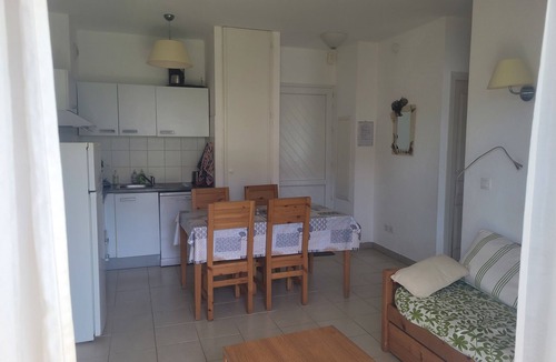 Poggio-Mezzana Apartment | At the end of the garden, the pine forest and the beach