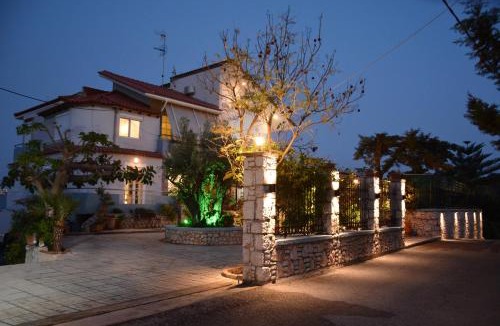 Asgourou Villa | Athina's Villa with heated pool