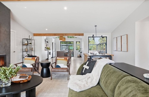 Century West House | Atomic Ranch ~ MCM in Bend ~ Hot Tub + Huge Yard