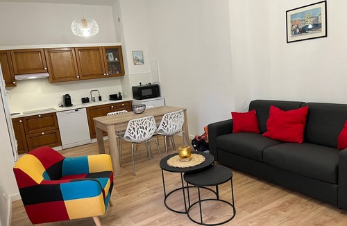 Bastia Apartment | Au Cœur du Vieux-port de Bastia: Appartement La Marine, Climatisé, Tout Confort