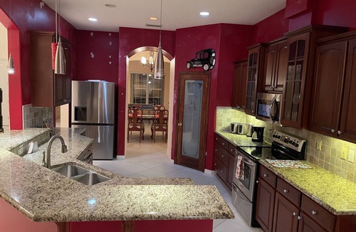 Deltona Lakes Villa | August offer: Group Getaway, up to Sleeps 22, 5BR, Huge Home 6-Car Parking