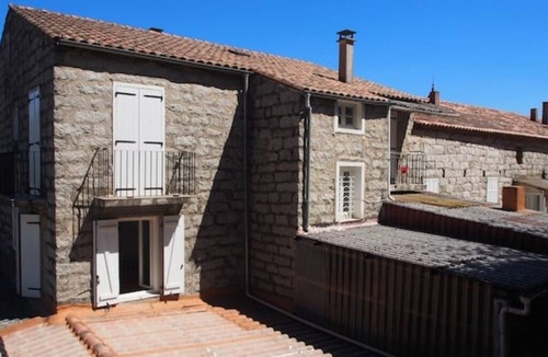 Levie Apartment | Authentic stay in the heart of lLevie - Warm, air-conditioned F3 apartment