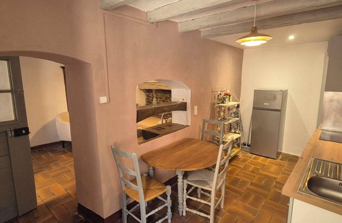 Lama Apartment | Authentic stone house in the heart of a medieval village · sea 20 min away
