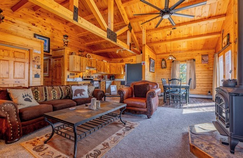 Cody House | Aviators Landing at Jim Mountain- Mountain family retreat!