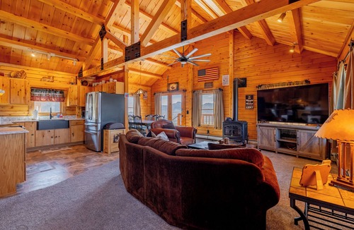 Cody House | Aviators Landing at Jim Mountain- Mountain family retreat!