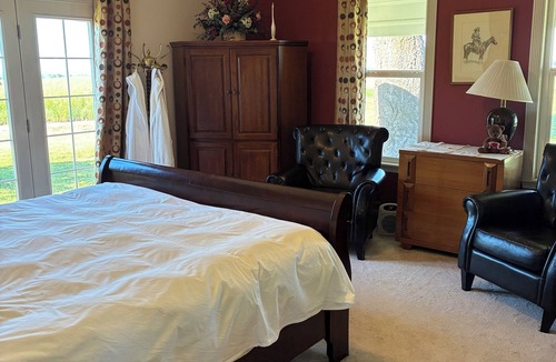 Harvard Bed & Breakfast | Awesome 4-bedroom bed & breakfast in charming Troy, Id. A 360 view, hot tub.