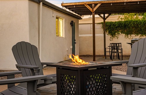Blenman-Elm Apartment | Awesome Casita centrally located in quiet historic district