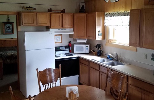 Dillon Cabin | AWESOME Value, Clean cozy & quiet cabin, close to Beaverhead River, Great Views!