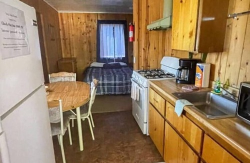 Pinetop-Lakeside Cabin | AZ Lakefront Paradise with Fireplace- Aspens Cabin