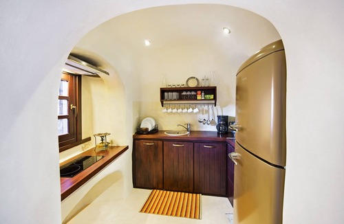 Finikia House | Azalea Houses Cave-Finikia Traditional Houses