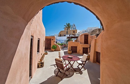 Finikia House | Azalea Houses Cave-Finikia Traditional Houses