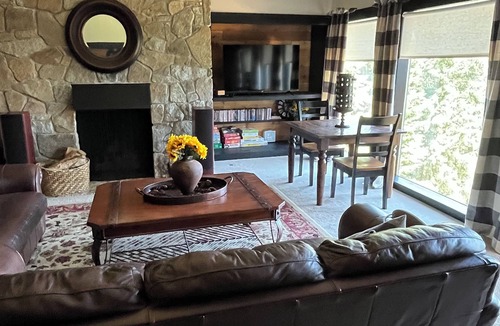 Hayden View Estates Bed & Breakfast | B&B with fireplace, 4 TV's, deck, billiards, firepit & great view of Hayden Lake