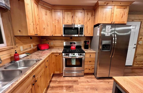 Parowan House | B & T's Garden Getaway-Located in Historic Parowan near Brianhead Ski Resort