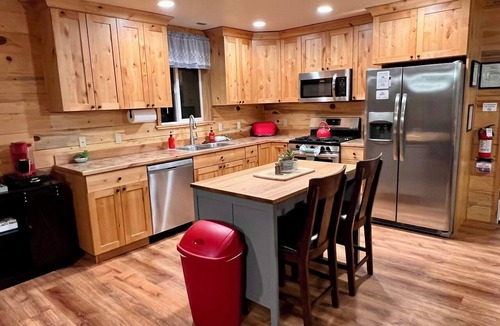 Parowan House | B & T's Garden Getaway-Located in Historic Parowan near Brianhead Ski Resort