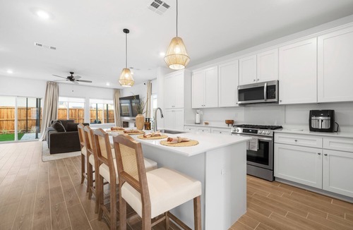 Greenacres House | Bakersfield New NW Home – Fully Furnished & Ready. Upscale + Kitchen Amenities