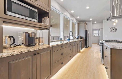 Caldwell House | Barndominium Retreat in Caldwell | Sleeps 14 | RV Bay + Pickleball