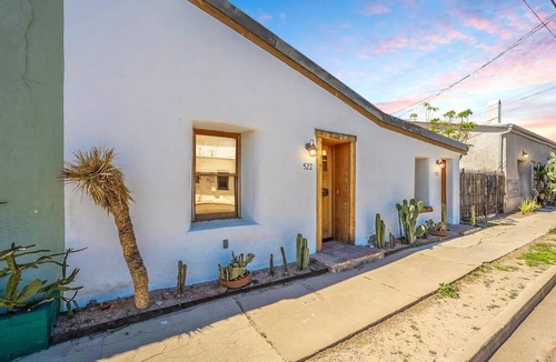 Barrio Viejo Apartment | Barrio Retreat - Historic 1900 Studio Adobe Downtown