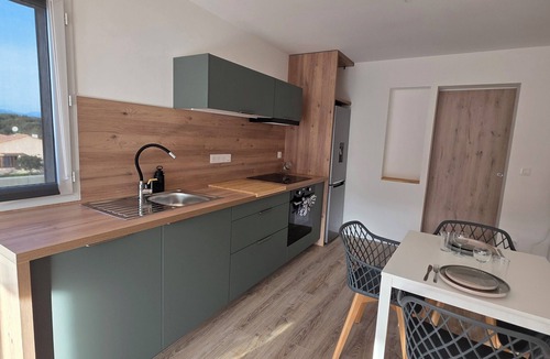 Arena Apartment | Bas de villa 5 min from the sea
