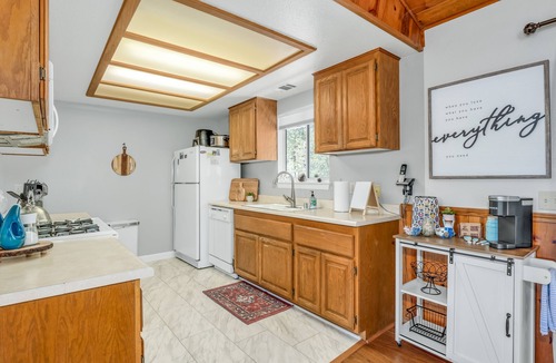 Bass Lake Cabin | Bass Lake Cabin—Game Room—BBQ—5:4—Boat Slip